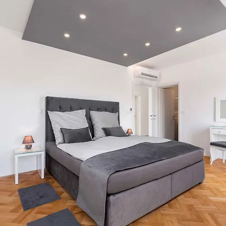 Anela 43259 Villa Porec