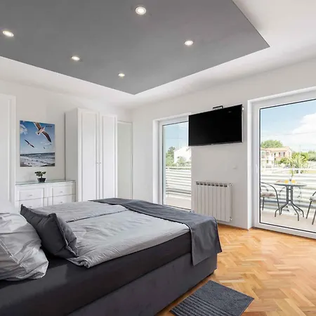 Anela 43259 Porec