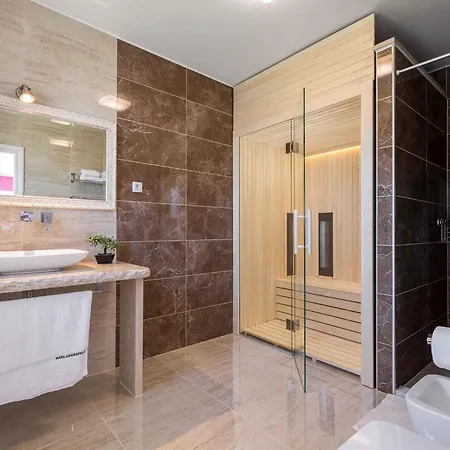 Anela 43259 Porec