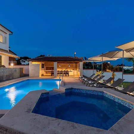 Anela 43259 Villa Poreč